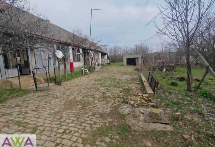 Kuća za renovaciju 244m² na velikom placu 2170m² – Bogojevo