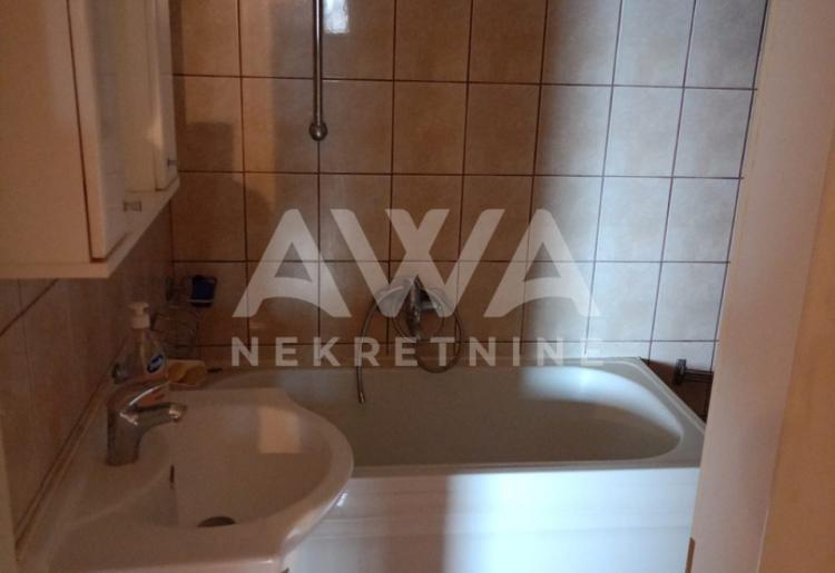 Četvorosoban stan 85m², II sprat – centar Apatina