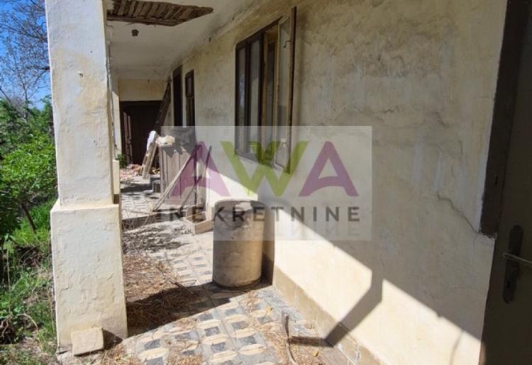 Stanišić – kuća sa velikim placem 17 ari