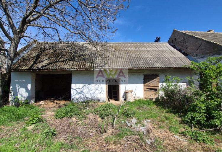 Stanišić – kuća sa velikim placem 17 ari