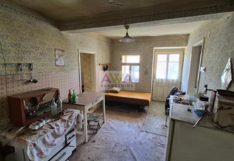 Stanišić – kuća sa velikim placem 17 ari