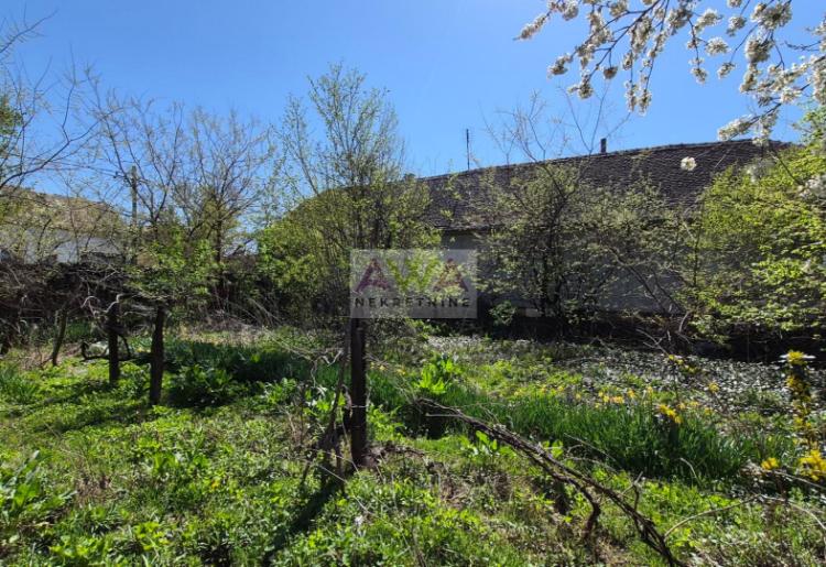 Stanišić – kuća sa velikim placem 17 ari