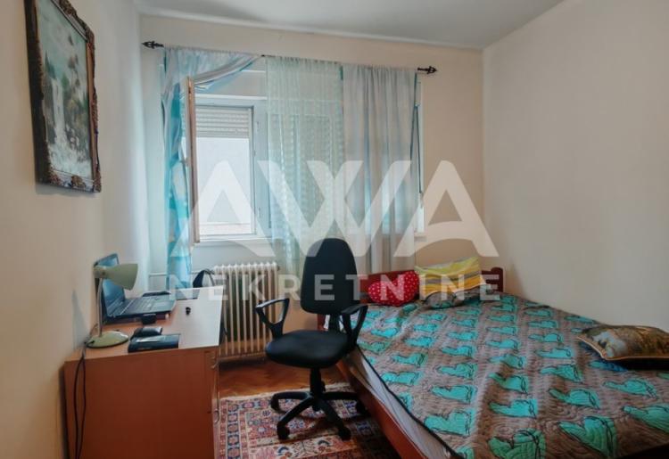 Sombor, Čvorak spratna kuća za višečlanu porodicu i posao