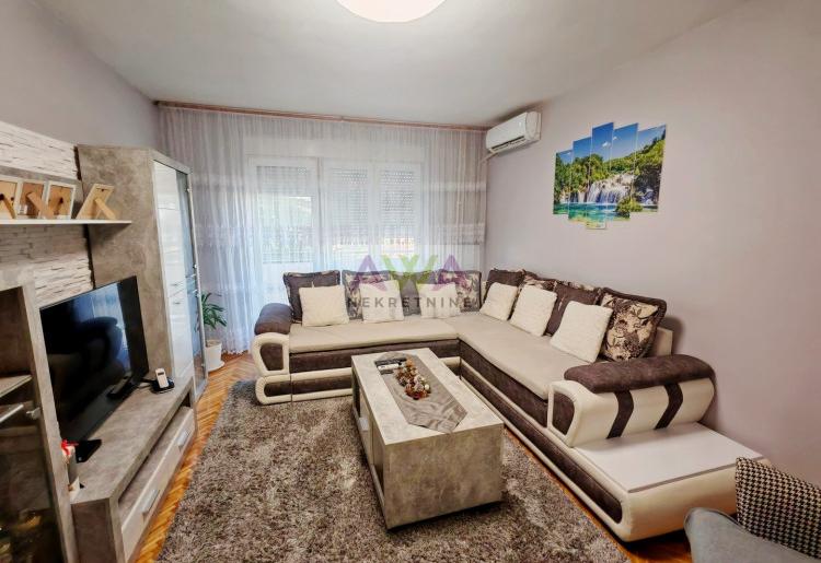 Trosoban kompletno renoviran stan 86 m² – idealan za porodicu