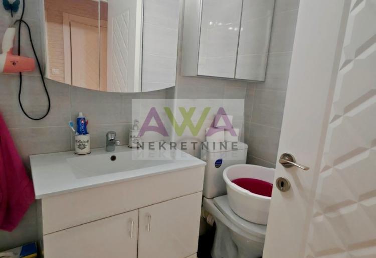 Trosoban kompletno renoviran stan 86 m² – idealan za porodicu