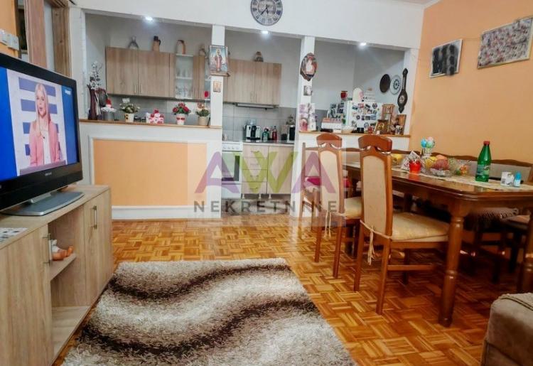  Dvoiposoban stan za mlade 59 m2 – renoviran, sunčan, niske režije