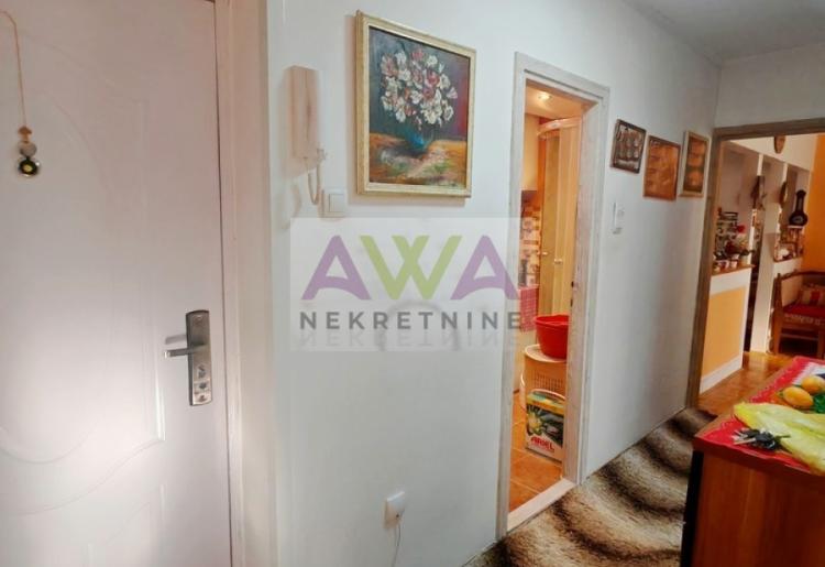  Dvoiposoban stan za mlade 59 m2 – renoviran, sunčan, niske režije