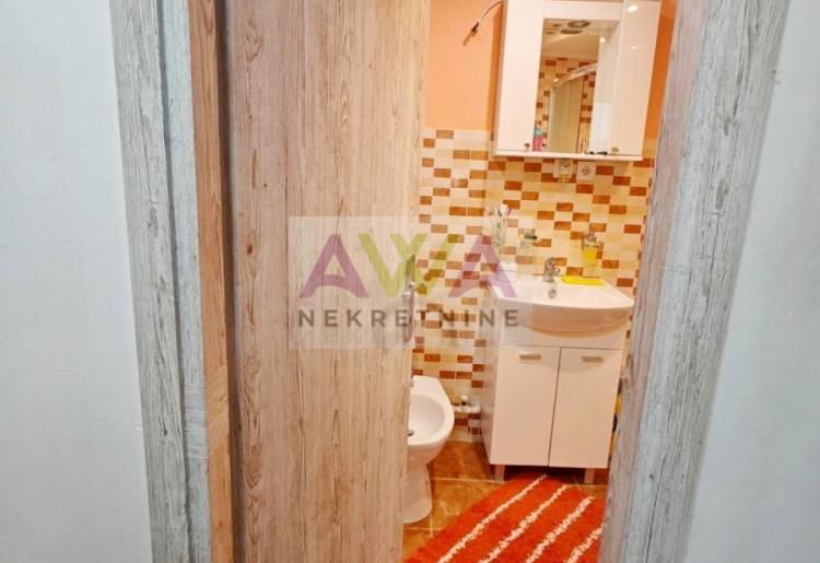  Dvoiposoban stan za mlade 59 m2 – renoviran, sunčan, niske režije