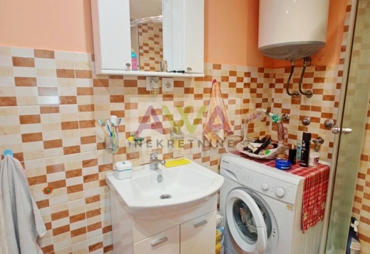  Dvoiposoban stan za mlade 59 m2 – renoviran, sunčan, niske režije