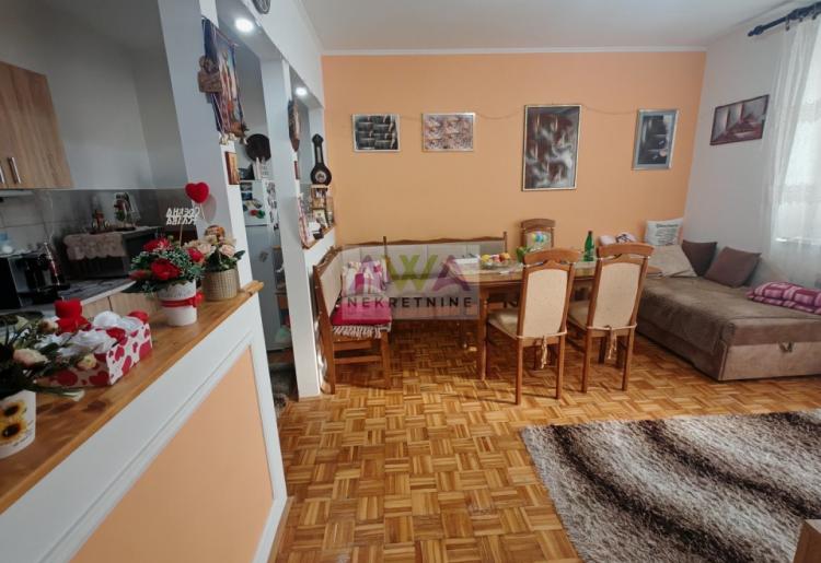  Dvoiposoban stan za mlade 59 m2 – renoviran, sunčan, niske režije