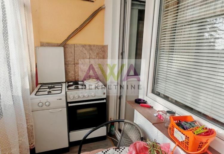  Dvoiposoban stan za mlade 59 m2 – renoviran, sunčan, niske režije