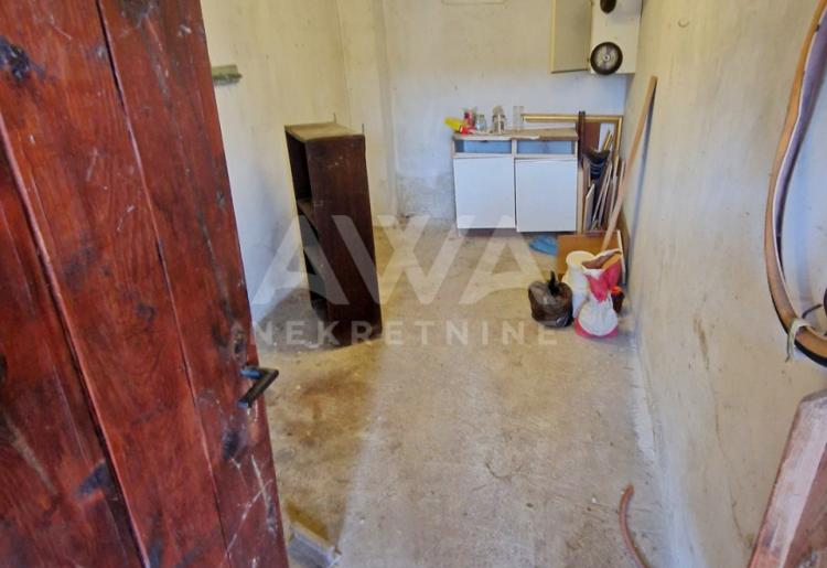 Odmah useljiva kuća 143 m2 - veliki plac 18 ar