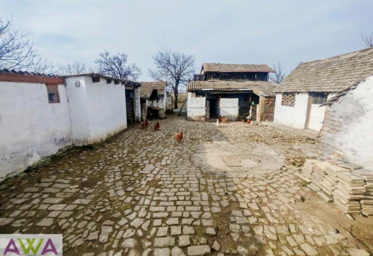 Kuća sa 2 odvojene jedinice – 146m2, plac 720m2