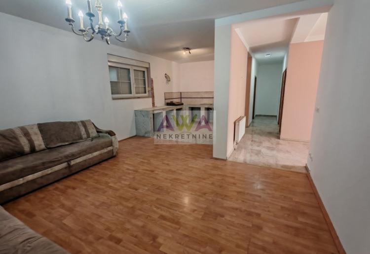 Čonoplja. Porodični dom, za višečlanu porodicu