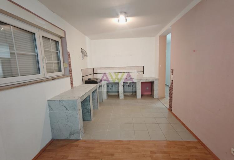 Čonoplja. Porodični dom, za višečlanu porodicu