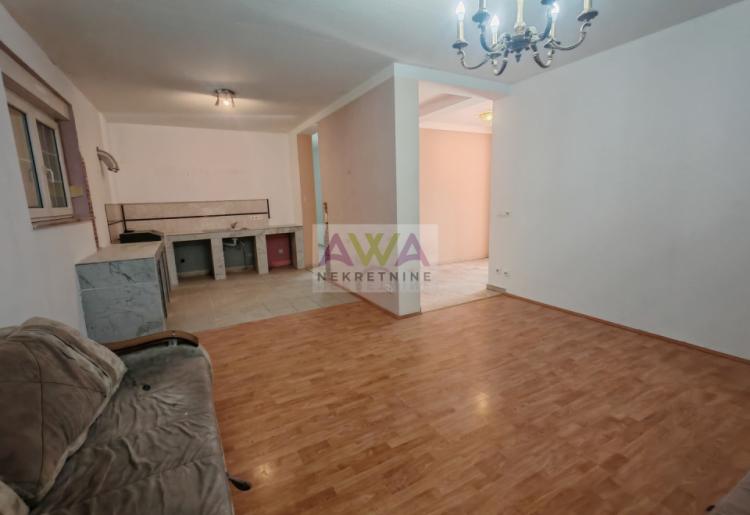 Čonoplja. Porodični dom, za višečlanu porodicu