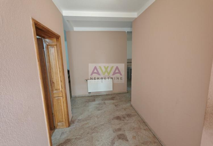 Čonoplja. Porodični dom, za višečlanu porodicu