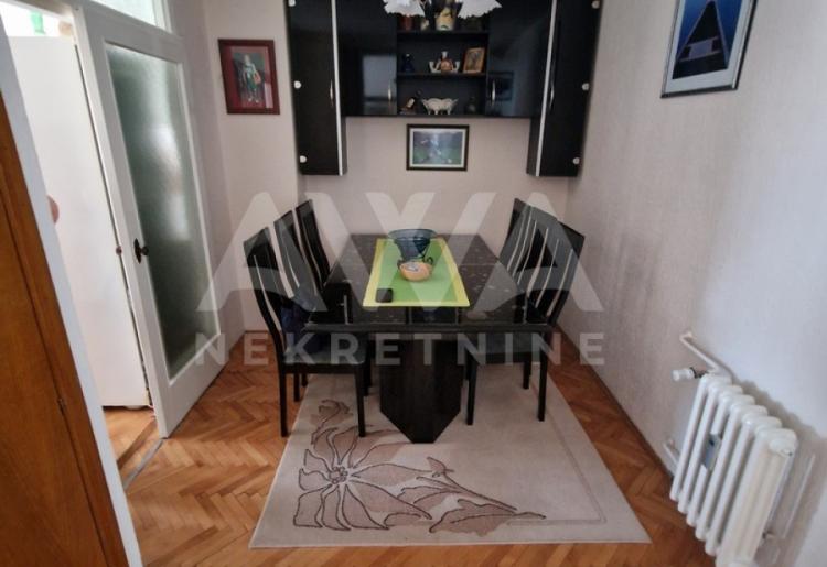 Dvosoban stan 60m², II sprat, Sombor – kompletno namešten, terasa, podrum