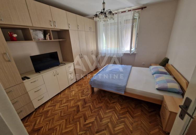 Dvosoban stan 60m², II sprat, Sombor – kompletno namešten, terasa, podrum