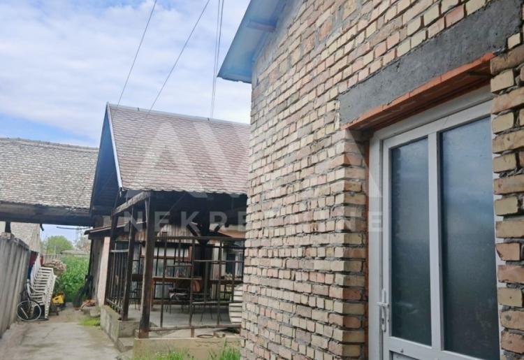 Stapar – Kuća 127m², prizemna, nameštena, terasa i dvorište