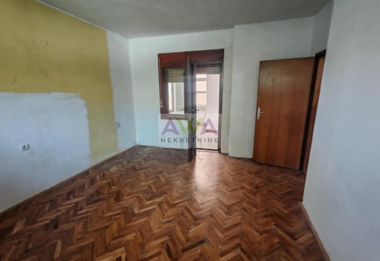 Kuća sa velikim potencijalom – mogućnost više stambenih jedinica, Apatin (blizina centra)