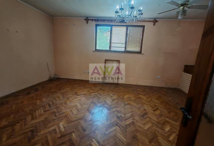 Kuća sa velikim potencijalom – mogućnost više stambenih jedinica, Apatin (blizina centra)