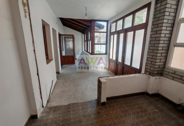 Kuća sa velikim potencijalom – mogućnost više stambenih jedinica, Apatin (blizina centra)