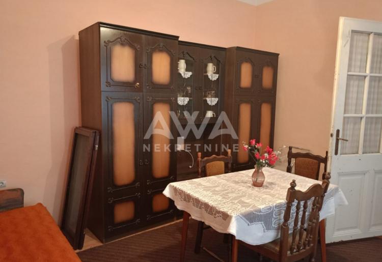 Apatin. Porodična kuća sa velikim placem – idealna za miran život ili investiciju!