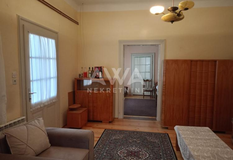 Apatin. Porodična kuća sa velikim placem – idealna za miran život ili investiciju!