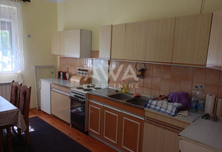 Apatin. Porodična kuća sa velikim placem – idealna za miran život ili investiciju!