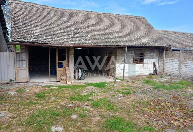 Apatin. Porodična kuća sa velikim placem – idealna za miran život ili investiciju!