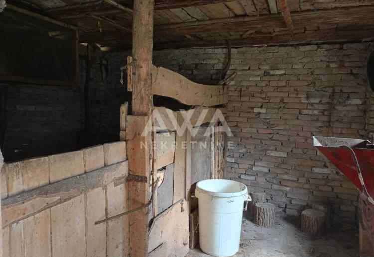 Apatin. Porodična kuća sa velikim placem – idealna za miran život ili investiciju!