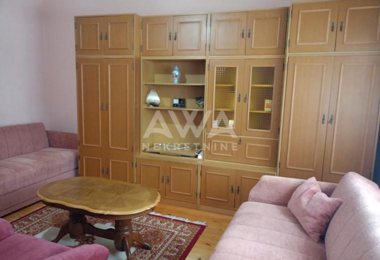 Apatin. Porodična kuća sa velikim placem – idealna za miran život ili investiciju!