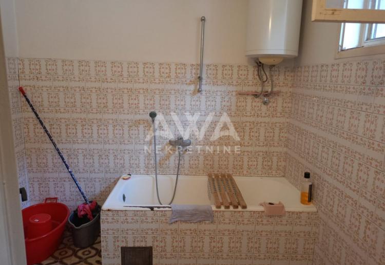 Apatin. Porodična kuća sa velikim placem – idealna za miran život ili investiciju!