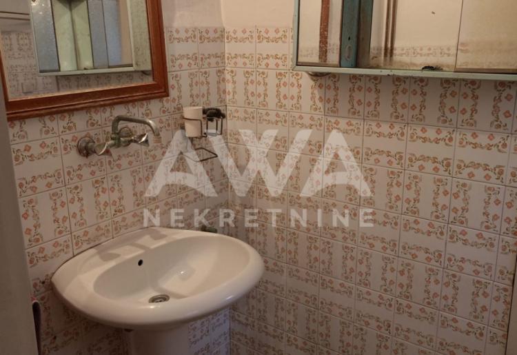 Apatin. Porodična kuća sa velikim placem – idealna za miran život ili investiciju!