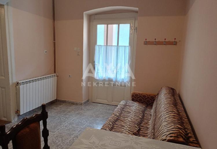 Apatin. Porodična kuća sa velikim placem – idealna za miran život ili investiciju!