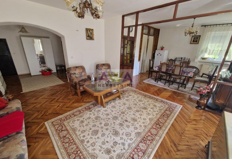 Sombor – renovirana kuća 186m², dve garaže, mirna lokacija