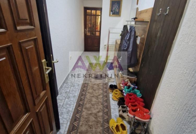 Sombor – renovirana kuća 186m², dve garaže, mirna lokacija
