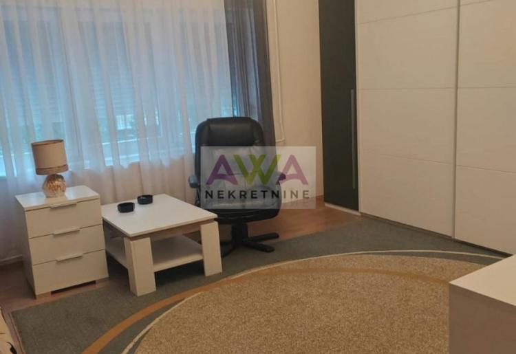 Sombor – renovirana kuća 186m², dve garaže, mirna lokacija