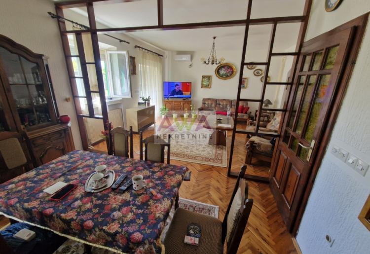 Sombor – renovirana kuća 186m², dve garaže, mirna lokacija