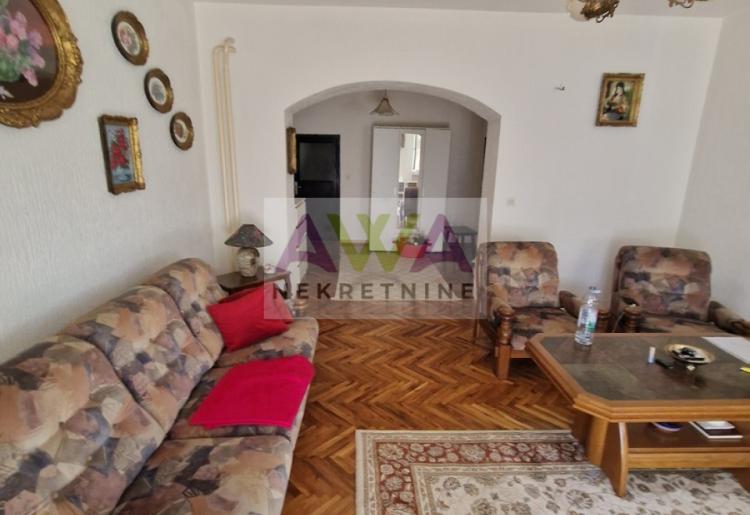 Sombor – renovirana kuća 186m², dve garaže, mirna lokacija