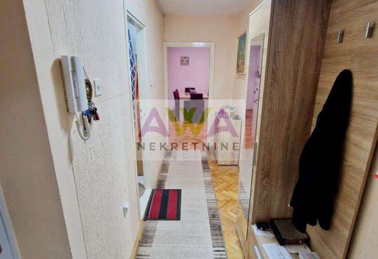 Sombor, Nova Selenča – Dvoiposoban stan 59m², I sprat, namešten