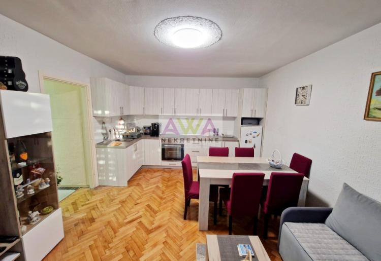Sombor, Nova Selenča – Dvoiposoban stan 59m², I sprat, namešten