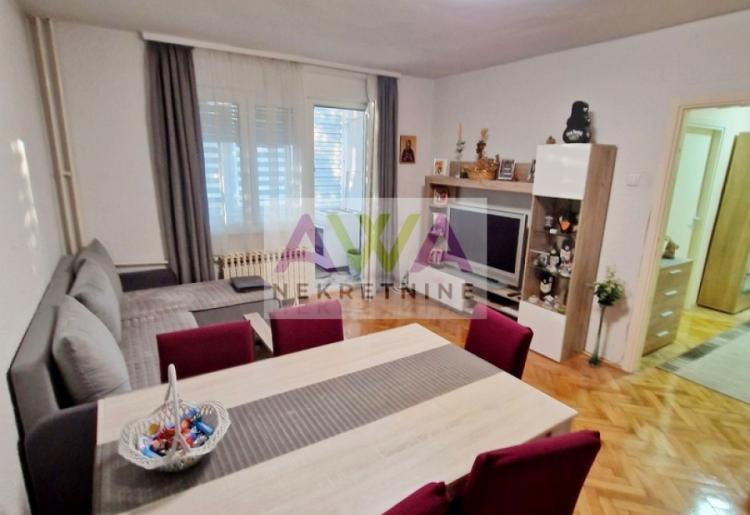 Sombor, Nova Selenča – Dvoiposoban stan 59m², I sprat, namešten
