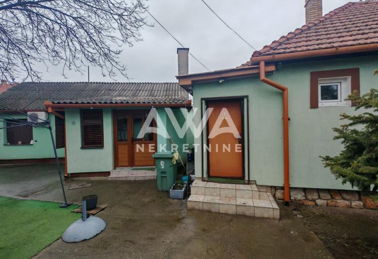 Sombor, Gornja Varoš – dve kuće na jednom placu, gas, garaža