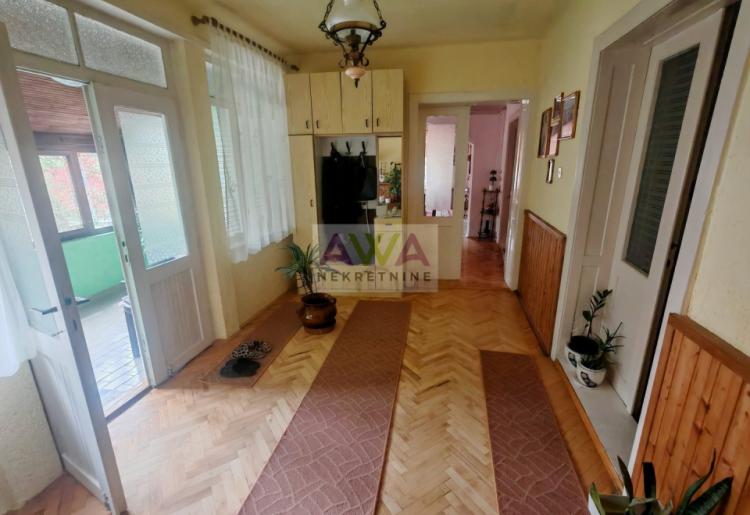 Stapar – porodično imanje na skoro 24 ara, kuća 185m² + pomoćni objekti