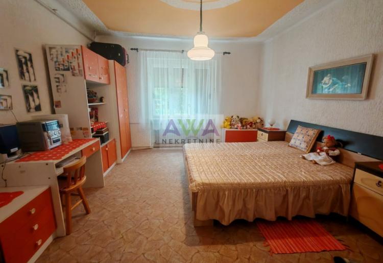 Stapar – porodično imanje na skoro 24 ara, kuća 185m² + pomoćni objekti