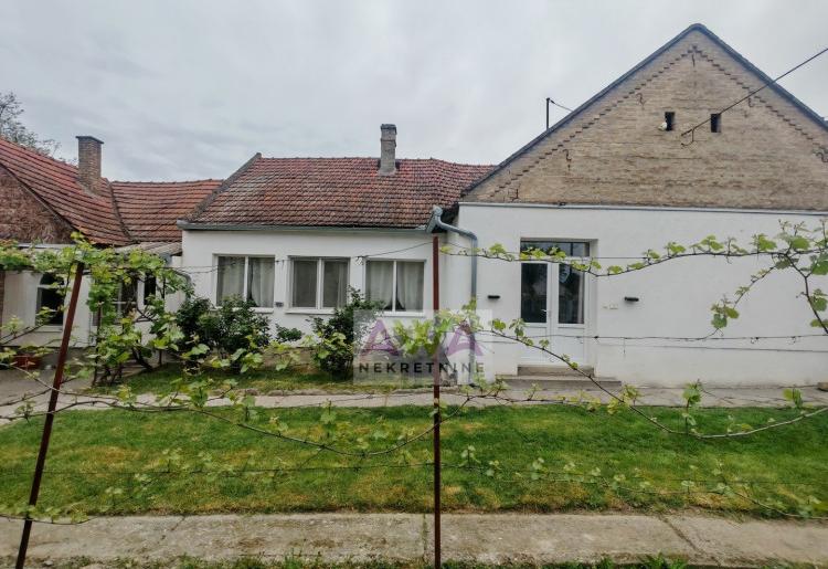 Bezdan – renovirana nameštena kuća 163m² sa voćnjakom i placem 2057m²