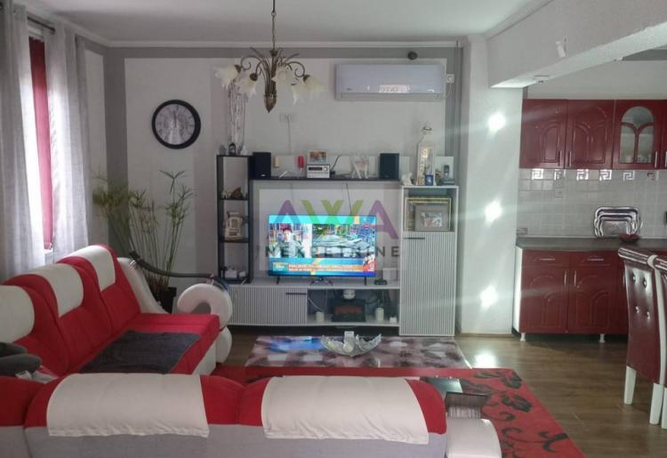 Aleksa Šantić. Porodična kuća 80 m2 u osnovi, plac 6ar