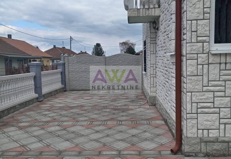Aleksa Šantić. Porodična kuća 80 m2 u osnovi, plac 6ar